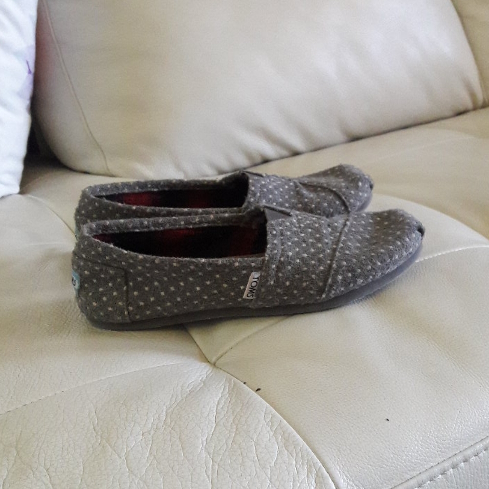 Toms  Flats Size 7